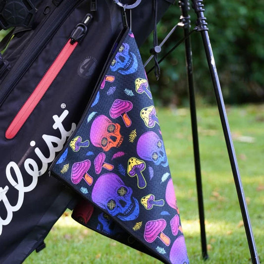 GOLFHANDDUK TRIPPY SKULLS