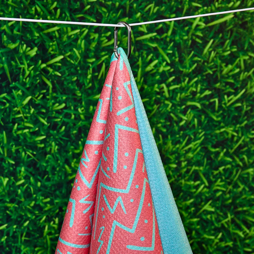 ZESTY ZIGZAG GOLF TOWEL