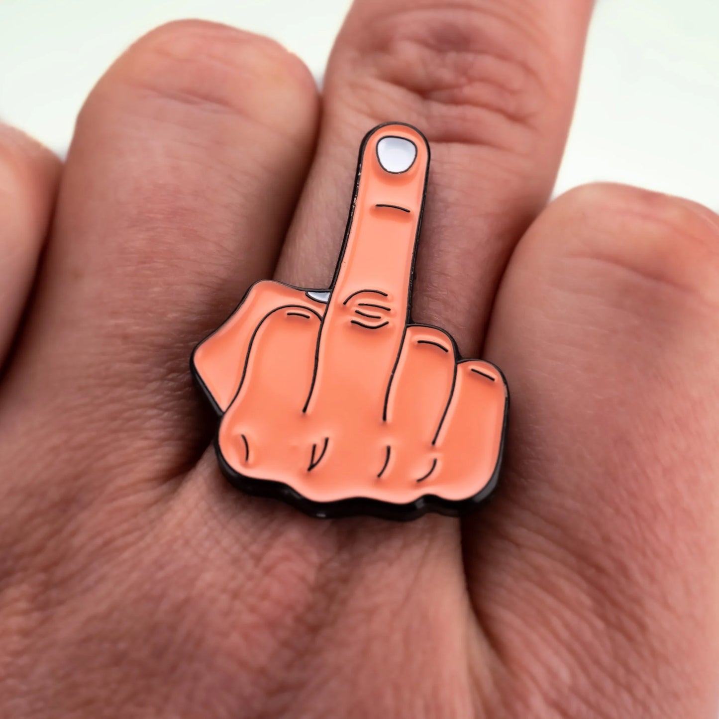 MIDDLE FINGER BOLLMARKÖR