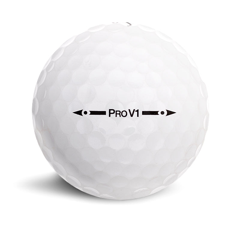 Vit golfboll med texten Pro V1 på, med en vitbakgrund